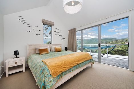 Photo of property in 21 Rayner Road, Piha, New Lynn, 0772