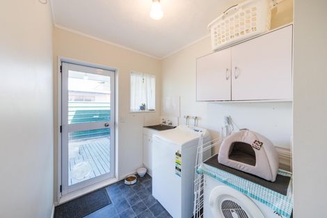 Photo of property in 21 Colonial Place, Kelvin Grove, Palmerston North, 4414