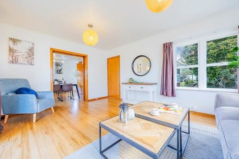 Photo of property in 12 Barker Rise, Northcross, Auckland, 0632