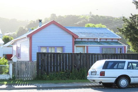 Photo of property in 33 York Street, Picton, 7220