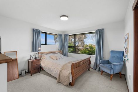Photo of property in 42 Camberwell Place, Avonhead, Christchurch, 8042