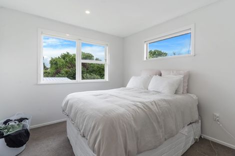 Photo of property in 24 Gill Avenue, Te Atatu Peninsula, Auckland, 0610