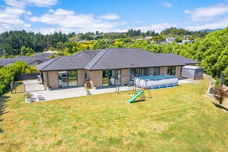 Photo of property in 6 Jade Crescent, Timberlea, Upper Hutt, 5018