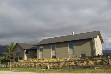 Photo of property in 1 Briar Bank Drive, Wanaka, 9305