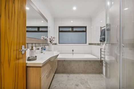 Photo of property in 37 Parkhill Road, Mellons Bay, Auckland, 2014