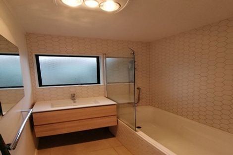 Photo of property in 1/111 Lincoln Park Avenue, Massey, Auckland, 0614