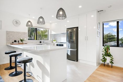 Photo of property in 2/14 Windy Ridge Road, Glenfield, Auckland, 0629