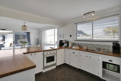 Photo of property in 35 Thomas Place, Foxton Beach, Foxton, 4815
