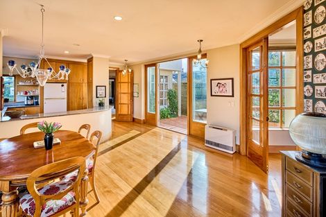 Photo of property in 20 Hadfield Terrace, Kelburn, Wellington, 6012