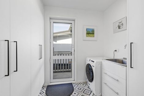 Photo of property in 3 Terrace Road, Titahi Bay, Porirua, 5022