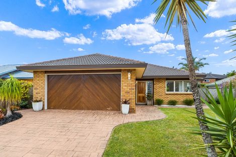 Photo of property in 106 Lakeside Drive, Orewa, 0931