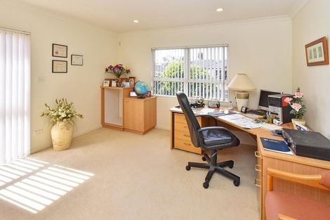 Photo of property in 22 Manara Place, The Gardens, Auckland, 2105