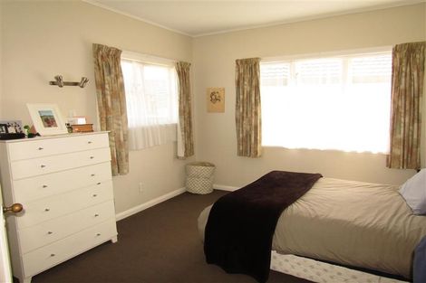 Photo of property in 3 Savage Crescent, Upper Hutt Central, Upper Hutt, 5018