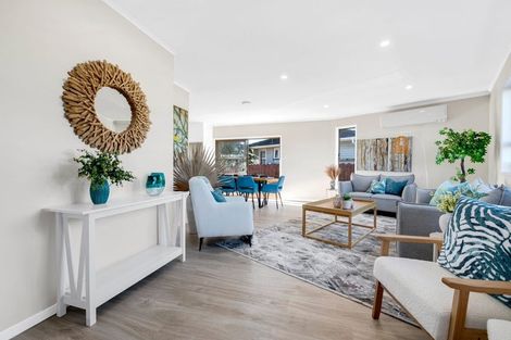 Photo of property in 4 Burlington Place, Manurewa, Auckland, 2102