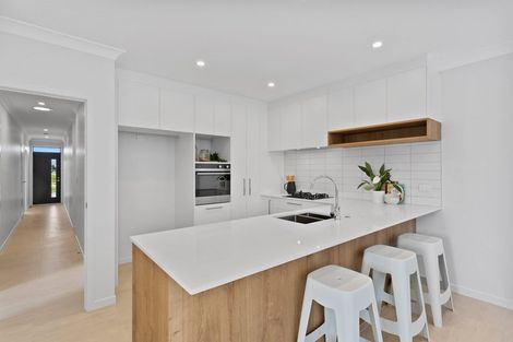 Photo of property in 51 Parkmore Drive, Rosehill, Papakura, 2113