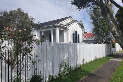 Photo of property in 1/56 Beresford Street, Bayswater, Auckland, 0622