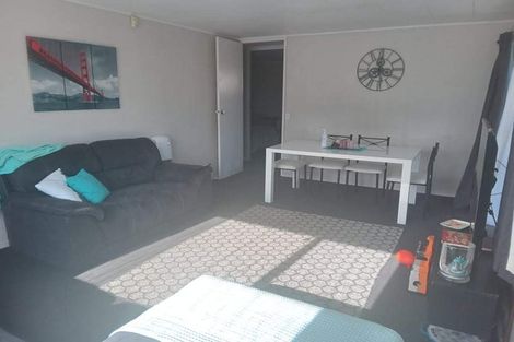 Photo of property in 17 Oreil Avenue, West Harbour, Auckland, 0618