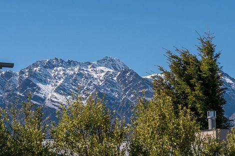 Photo of property in 64 Cedar Drive, Kelvin Heights, Queenstown, 9300