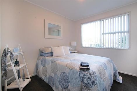Photo of property in 2 Ranger Place, Wattle Downs, Auckland, 2103
