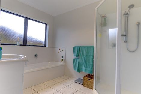 Photo of property in 97 Farnborough Drive, Grandview Heights, Hamilton, 3200