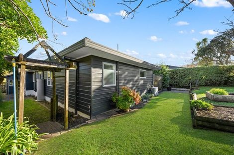 Photo of property in 15 Glucina Avenue, West Harbour, Auckland, 0618