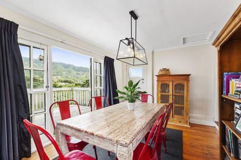 Photo of property in 3 Te Reinga View, Tawa, Wellington, 5028