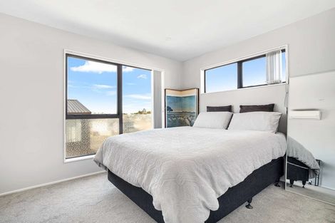 Photo of property in 1b Tacitus Place, Totara Vale, Auckland, 0629