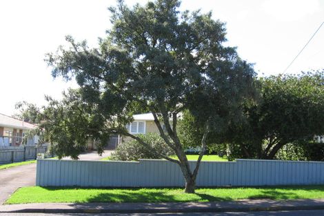 Photo of property in 15 Kotuku Street, Te Atatu Peninsula, Auckland, 0610