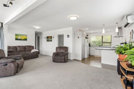 Photo of property in 28 Elizabeth Drive, West Harbour, Auckland, 0618