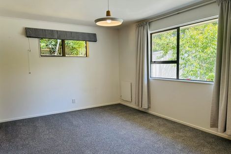 Photo of property in 28 Rewarewa Crescent, Waikanae, 5036