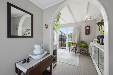 Photo of property in 205 Mangorei Road, Merrilands, New Plymouth, 4312