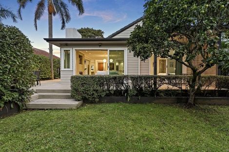 Photo of property in 145 Shakespeare Road, Milford, Auckland, 0620