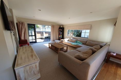 Photo of property in 17a Aplin Terrace, Ngaio, Wellington, 6035