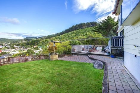 Photo of property in 25 Ordley Grove, Tawa, Wellington, 5028