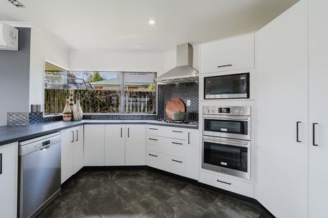 Photo of property in 12 Sunny Dale, Western Heights, Hamilton, 3200