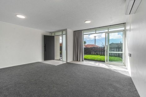Photo of property in 1/86 Sylvan Avenue, Northcote, Auckland, 0627