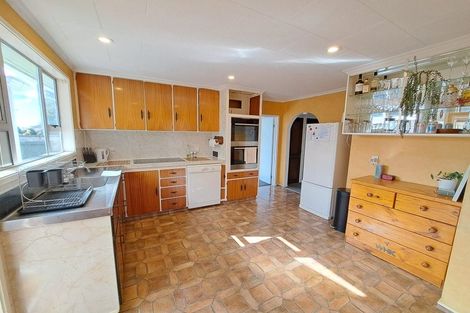 Photo of property in 97 Broadway, Waitara, 4320