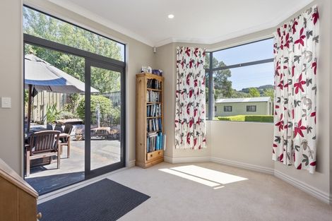 Photo of property in 72 Emerald Hill Drive, Birchville, Upper Hutt, 5018