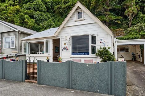 Photo of property in 67 Muritai Road, Eastbourne, Lower Hutt, 5013