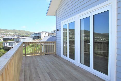 Photo of property in 14 Cessna Way, Newlands, Wellington, 6037