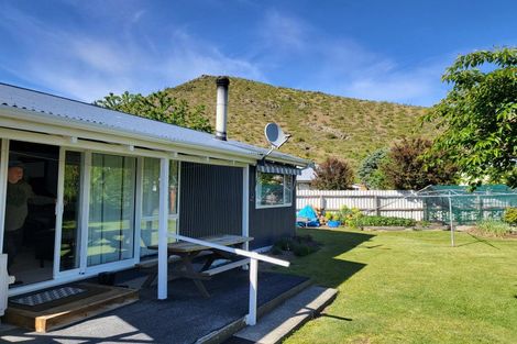 Photo of property in 2 Keene Place, Omarama, 9412