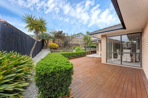 Photo of property in 8 Bokeen Lane, Flat Bush, Auckland, 2019