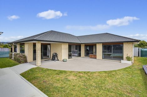 Photo of property in 1 William Noel Place, Waikanae Beach, Waikanae, 5036