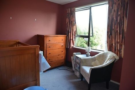 Photo of property in 3 Strack Place, Redwood, Christchurch, 8051