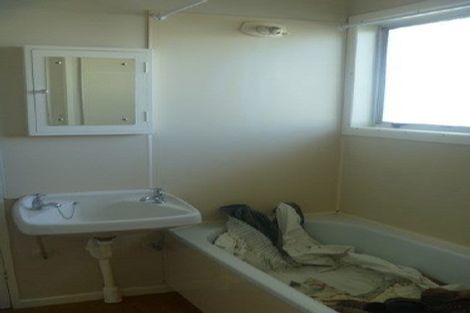 Photo of property in 1-3 Apu Crescent, Lyall Bay, Wellington, 6022