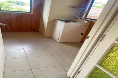 Photo of property in 18 Prince Regent Drive, Half Moon Bay, Auckland, 2012