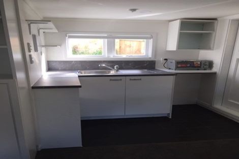 Photo of property in 1/1 Deuxberry Avenue, Northcote, Auckland, 0627