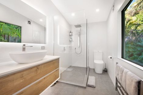 Photo of property in 115 Waldorf Crescent, Orewa, 0931