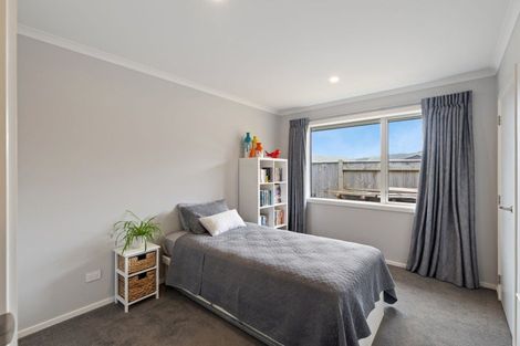 Photo of property in 1 Gibraltar Way, Fitzherbert, Palmerston North, 4410