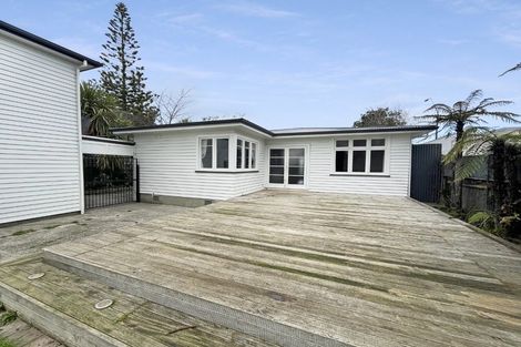Photo of property in 5 Featherston Street, Takaro, Palmerston North, 4412